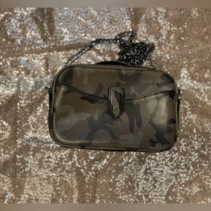 G.I.L.I CAMO CROSSBODY